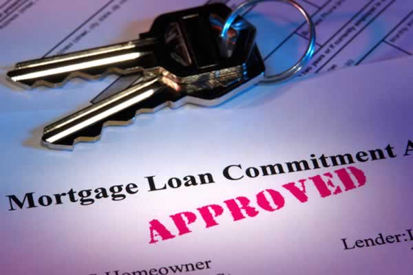 Picture if keys and mortgage document